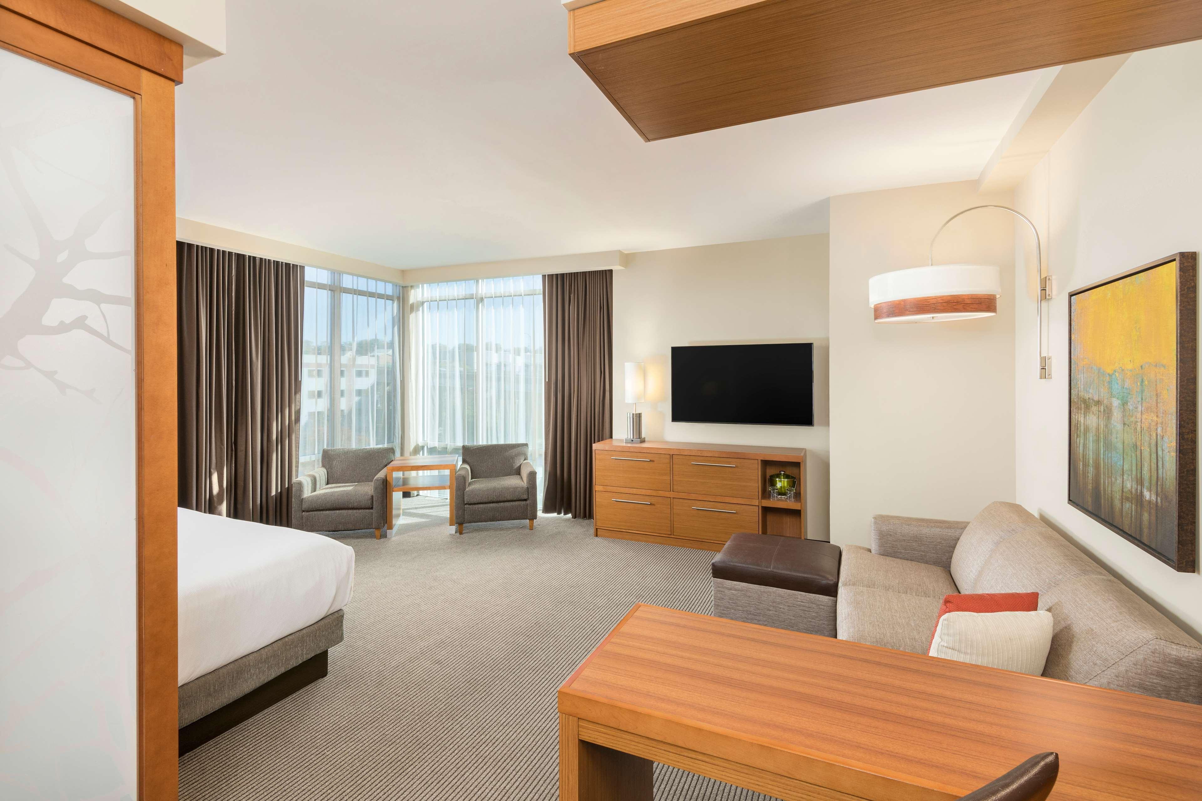 Hyatt Place Greenville Downtown Екстериор снимка