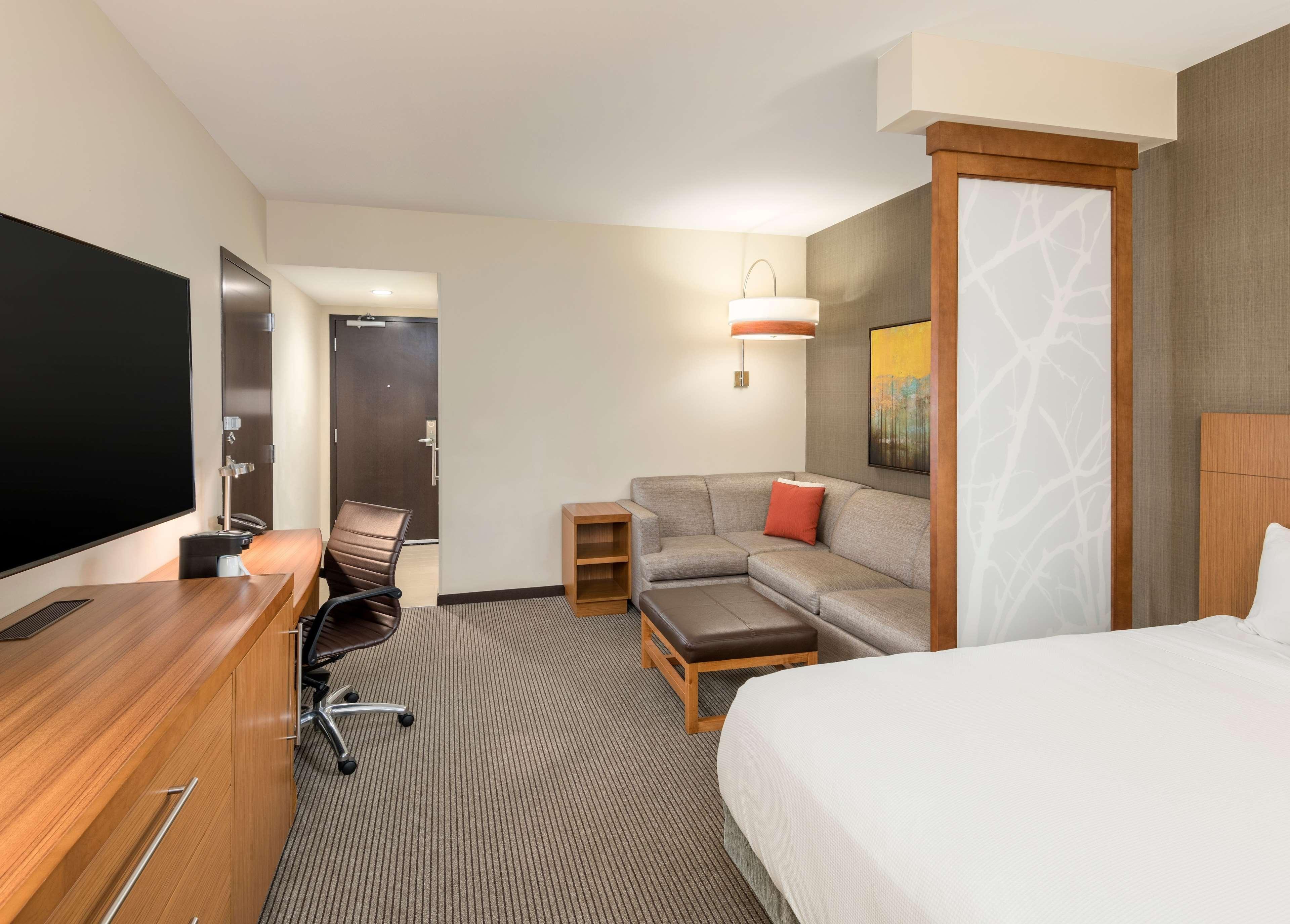 Hyatt Place Greenville Downtown Екстериор снимка