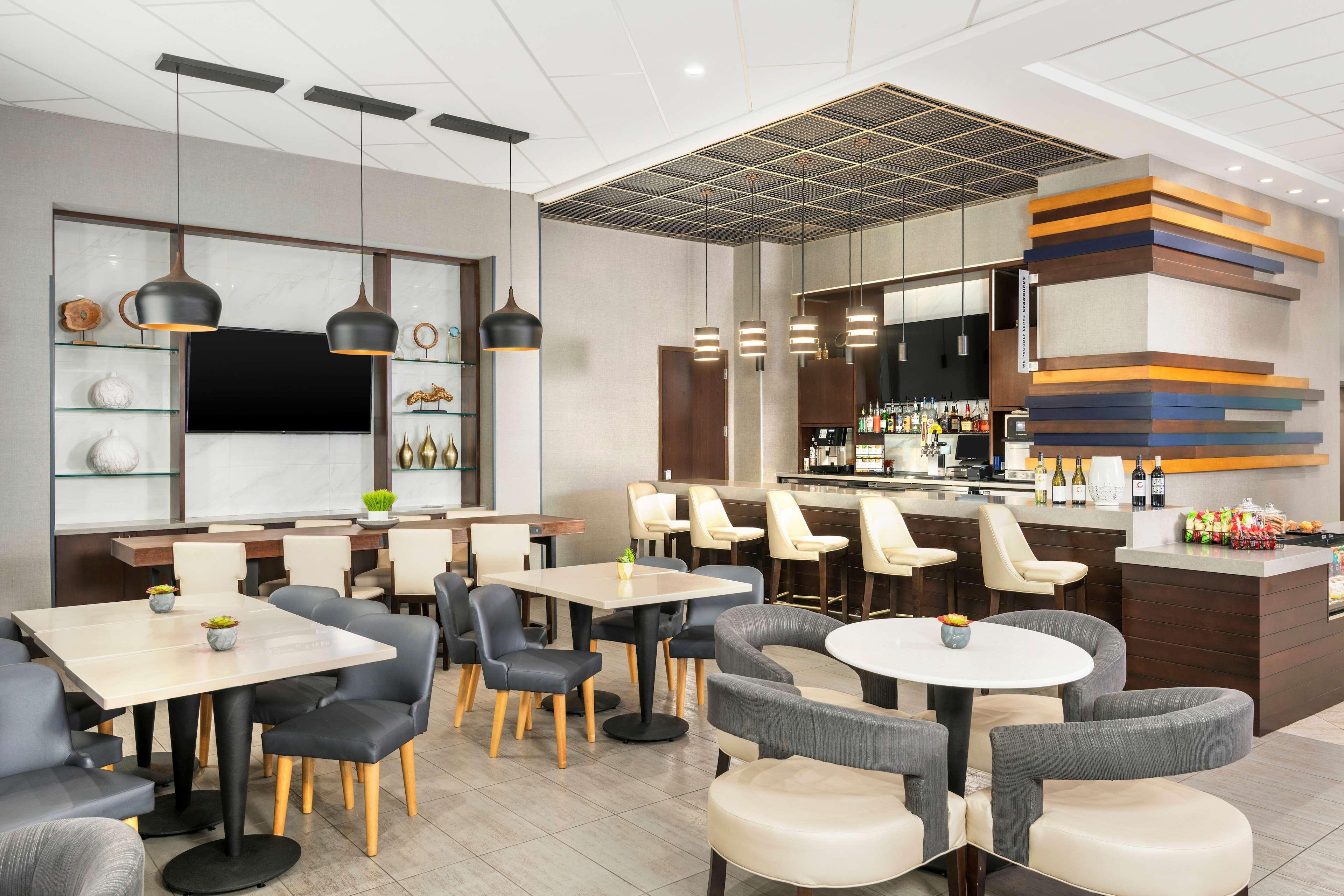 Hyatt Place Greenville Downtown Екстериор снимка