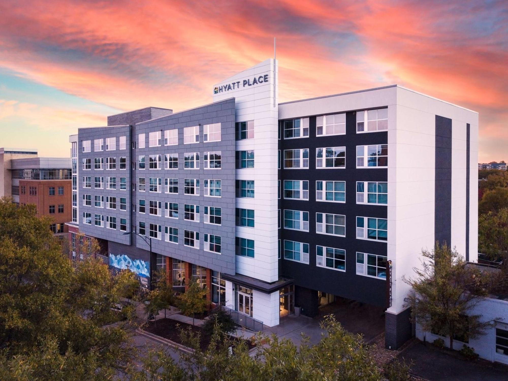 Hyatt Place Greenville Downtown Екстериор снимка